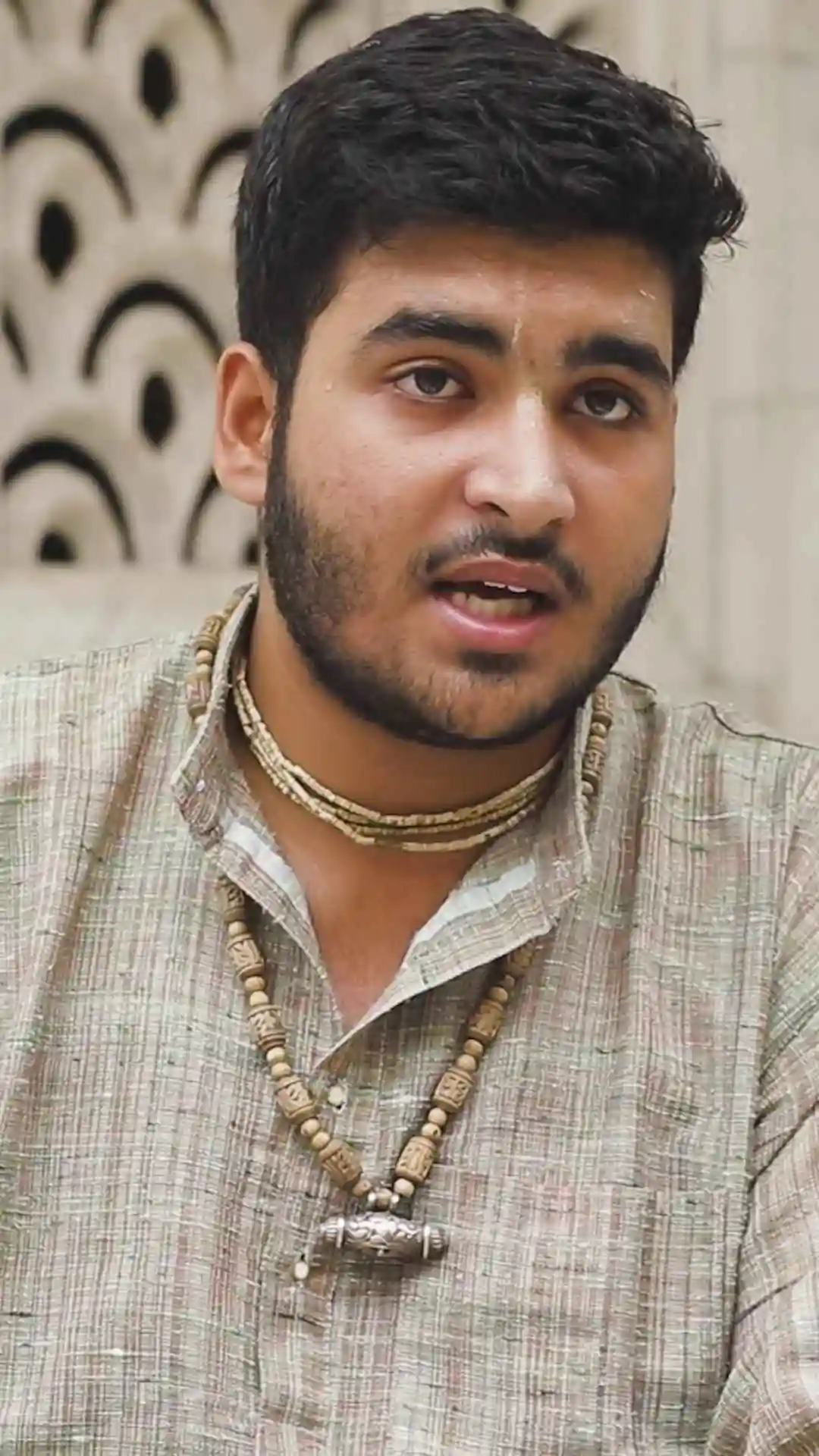 E4.2 Krishna Balram - Govardhan