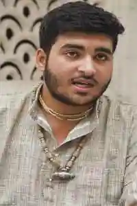 E4.2 Krishna Balram - Govardhan